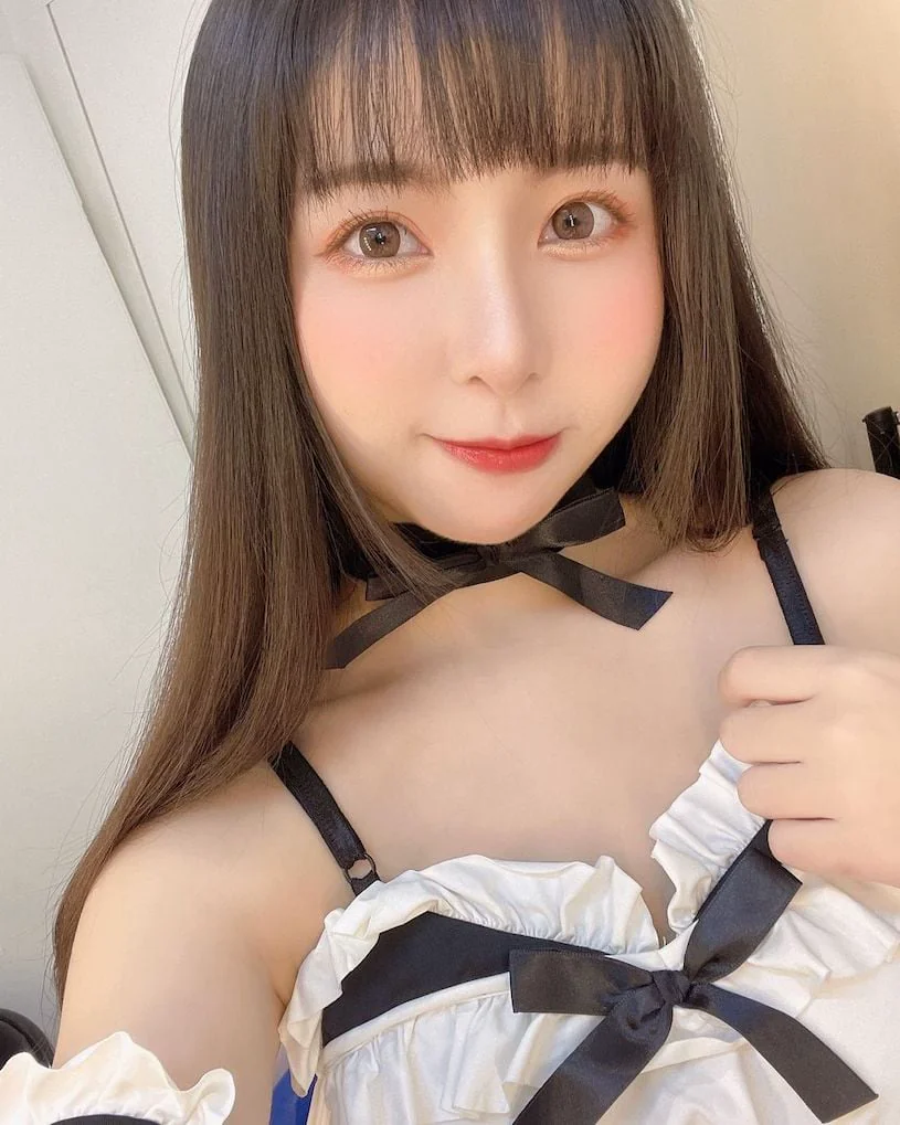 童顏正妹「Tiny」火辣熱舞！爆乳細肩帶性感登場 - 網路美女