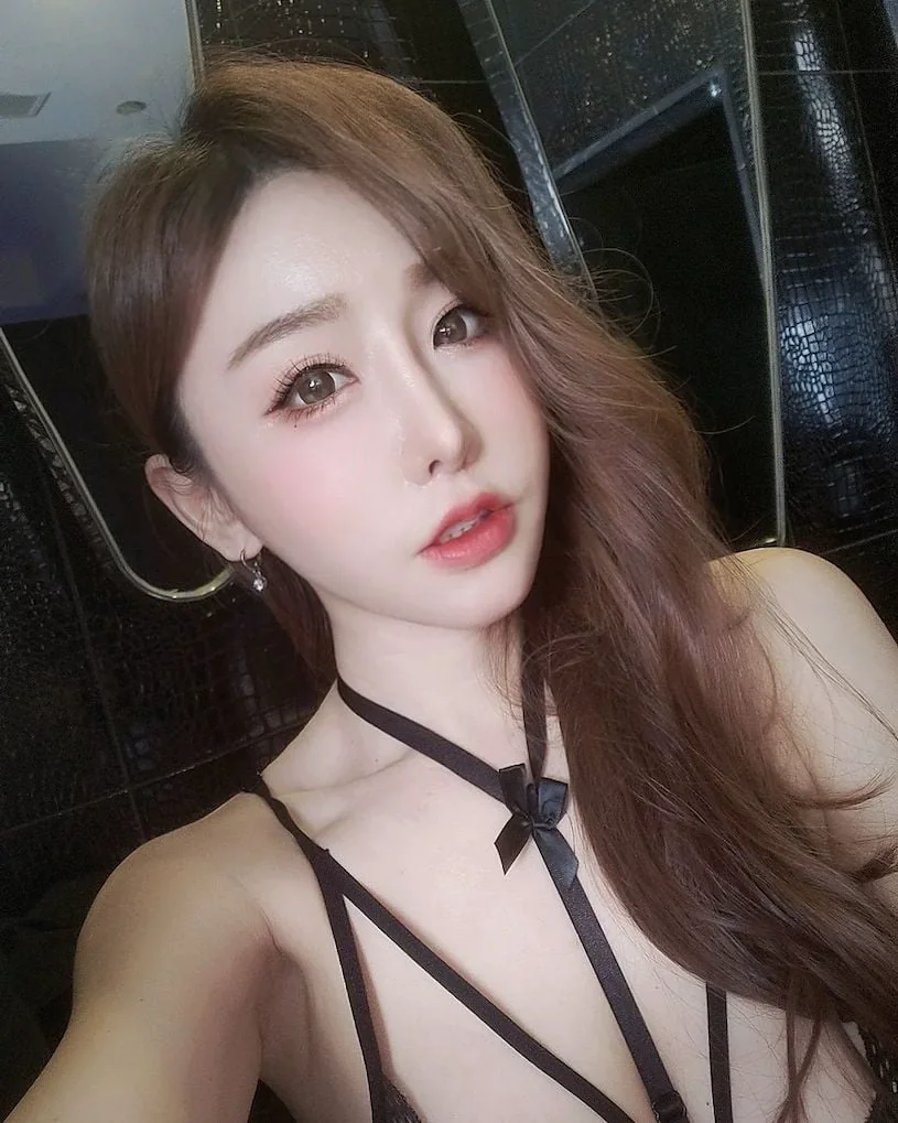 34G美乳辣模星野優泳池照火辣曝光，網友驚呼：「車頭燈太犯規！」