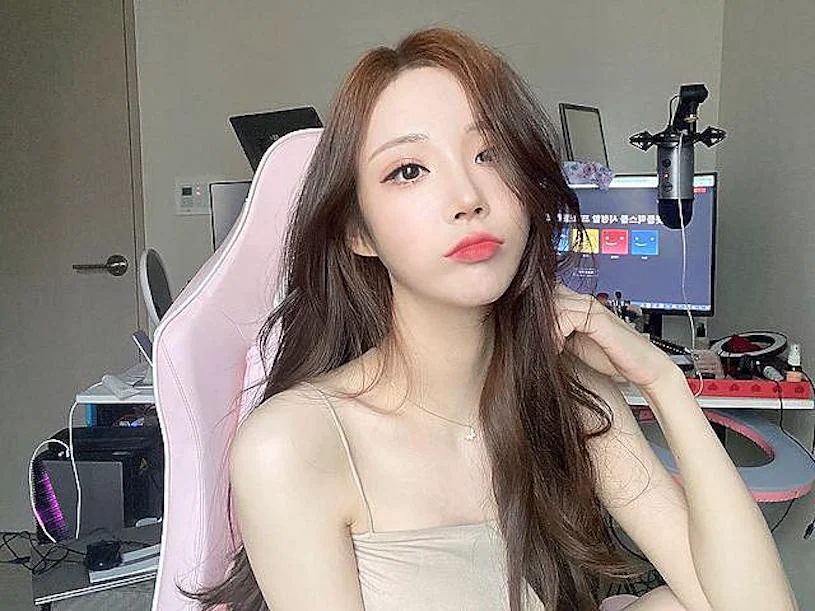 河濱步道上的熱褲美女：超誘惑S曲線引網友瘋狂點贊！