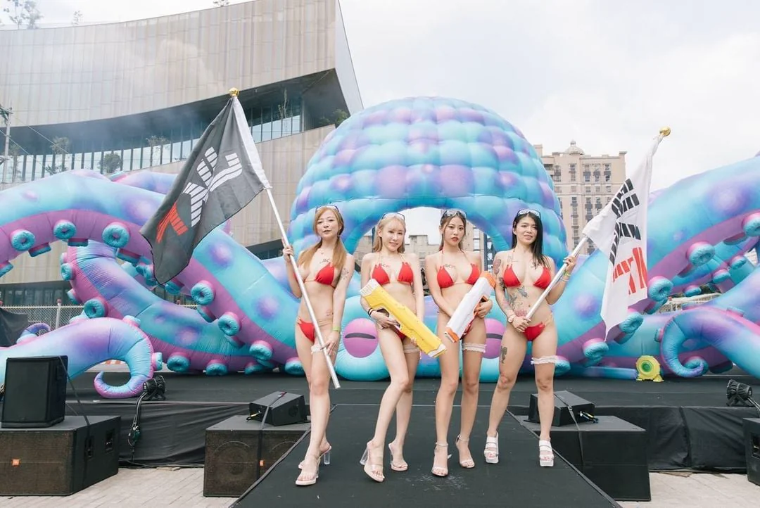 火辣「嵐芯語」濕身餵奶酒！巨乳翹臀H罩杯誘惑，讓你忍不住醉倒在她身上