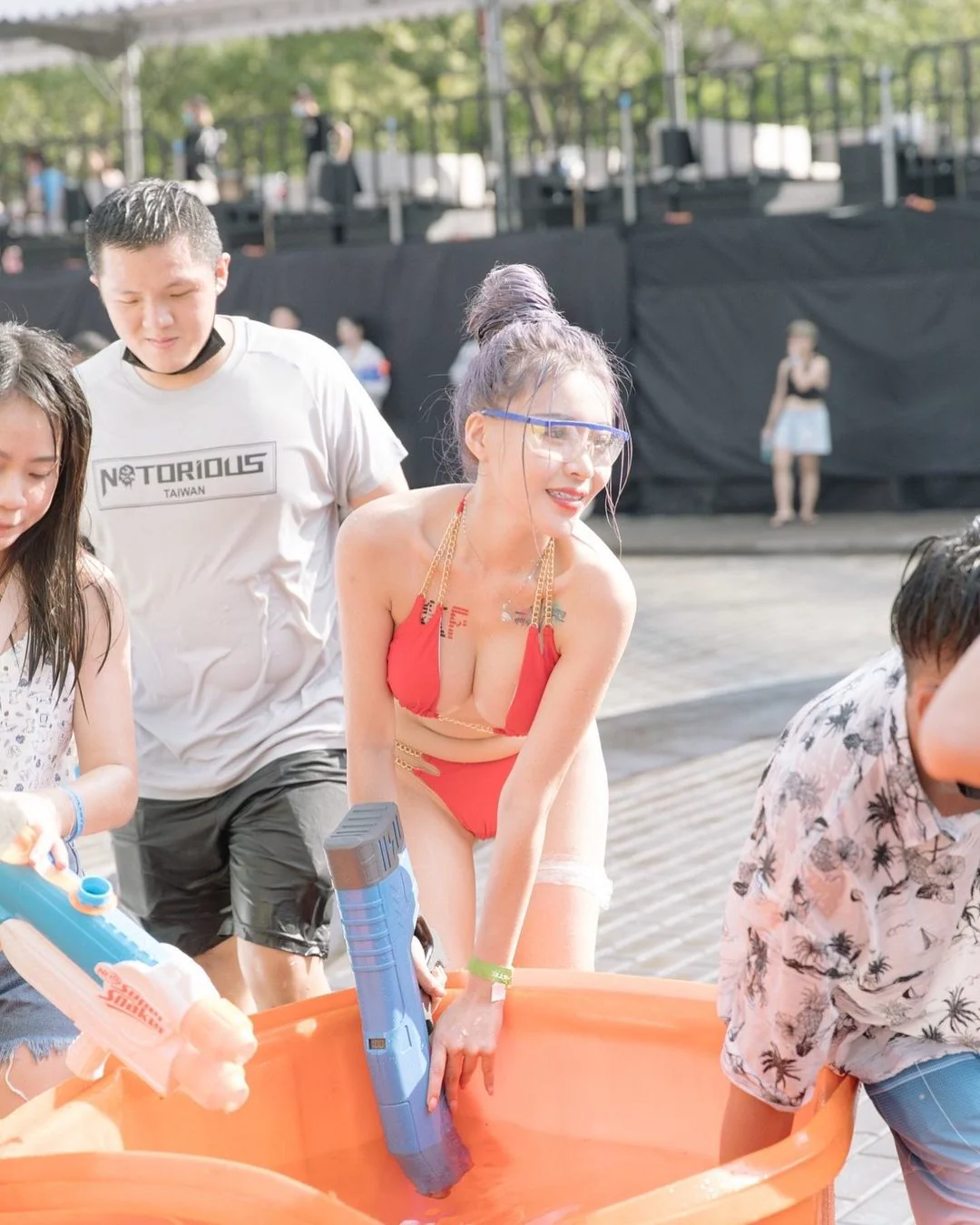 火辣正妹Abby挑戰水戰：超清涼巨乳畫面驚艷全場！