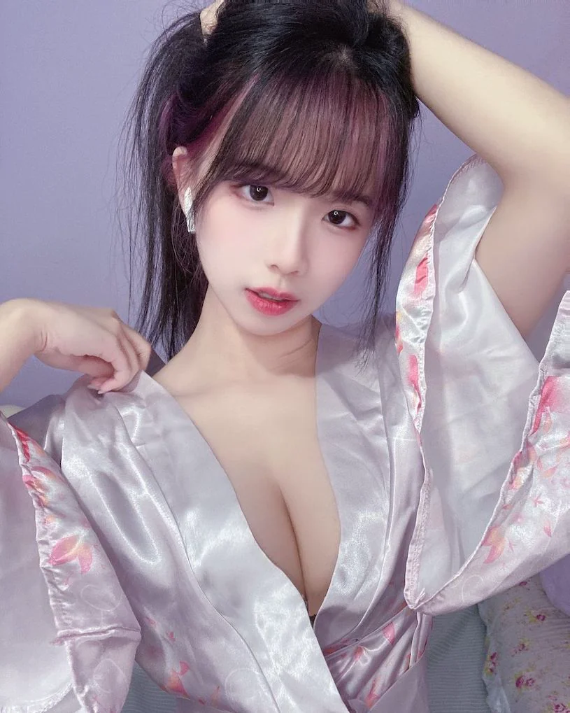 最辣村長！童顏正妹「曲線好飽滿」，福利照「事業線太迷人」！ - 網路美女