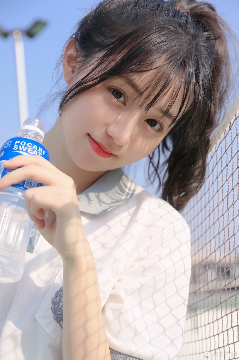 喝寶礦力水得的「超可愛甜妹子」，「制服美照」太讓人戀愛！ - 網路美女