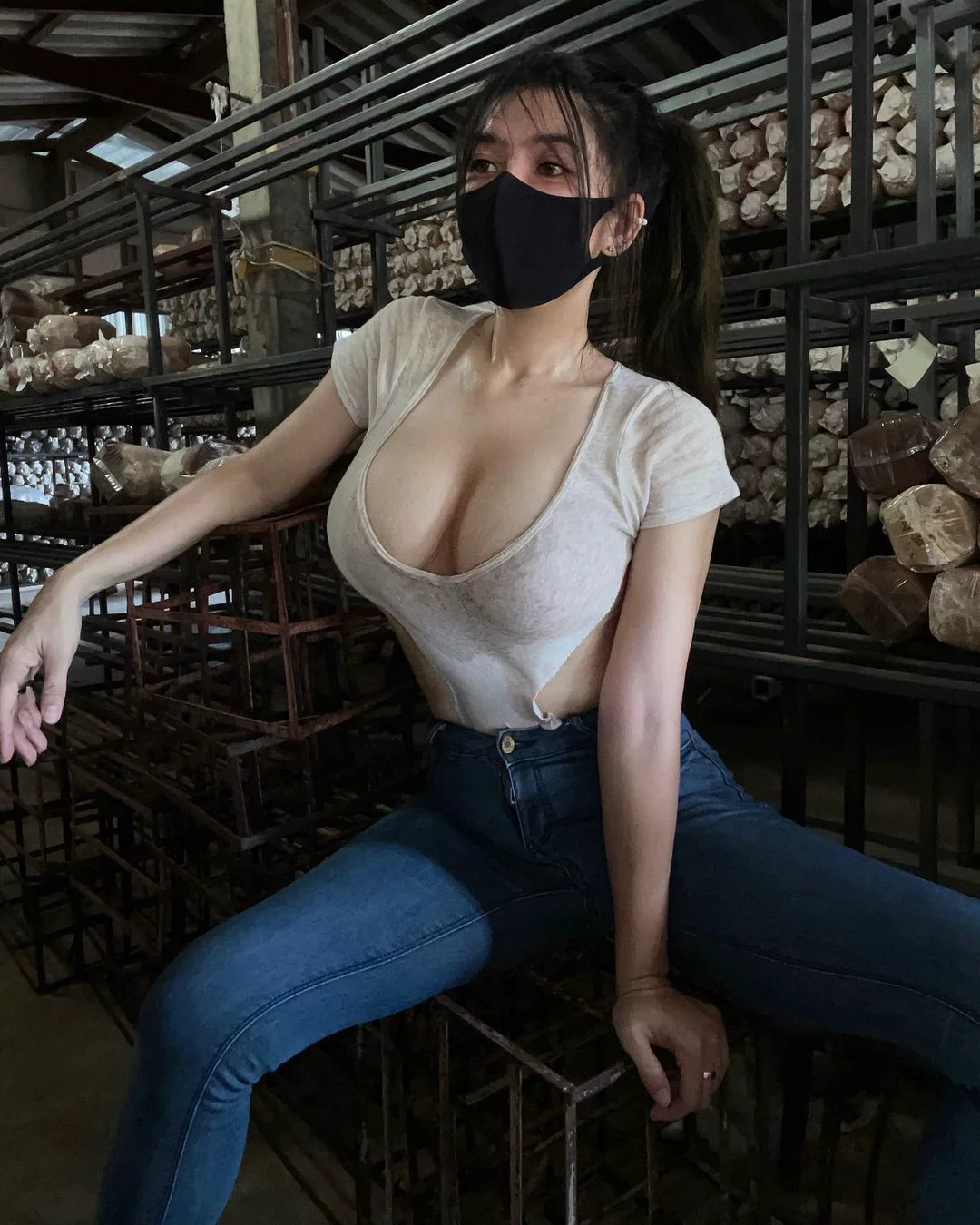 求參觀！「兇猛女菇農」濕透火辣嫩體，「暴力巨乳」轉身又炸蜜臀洞！ - 網路美女