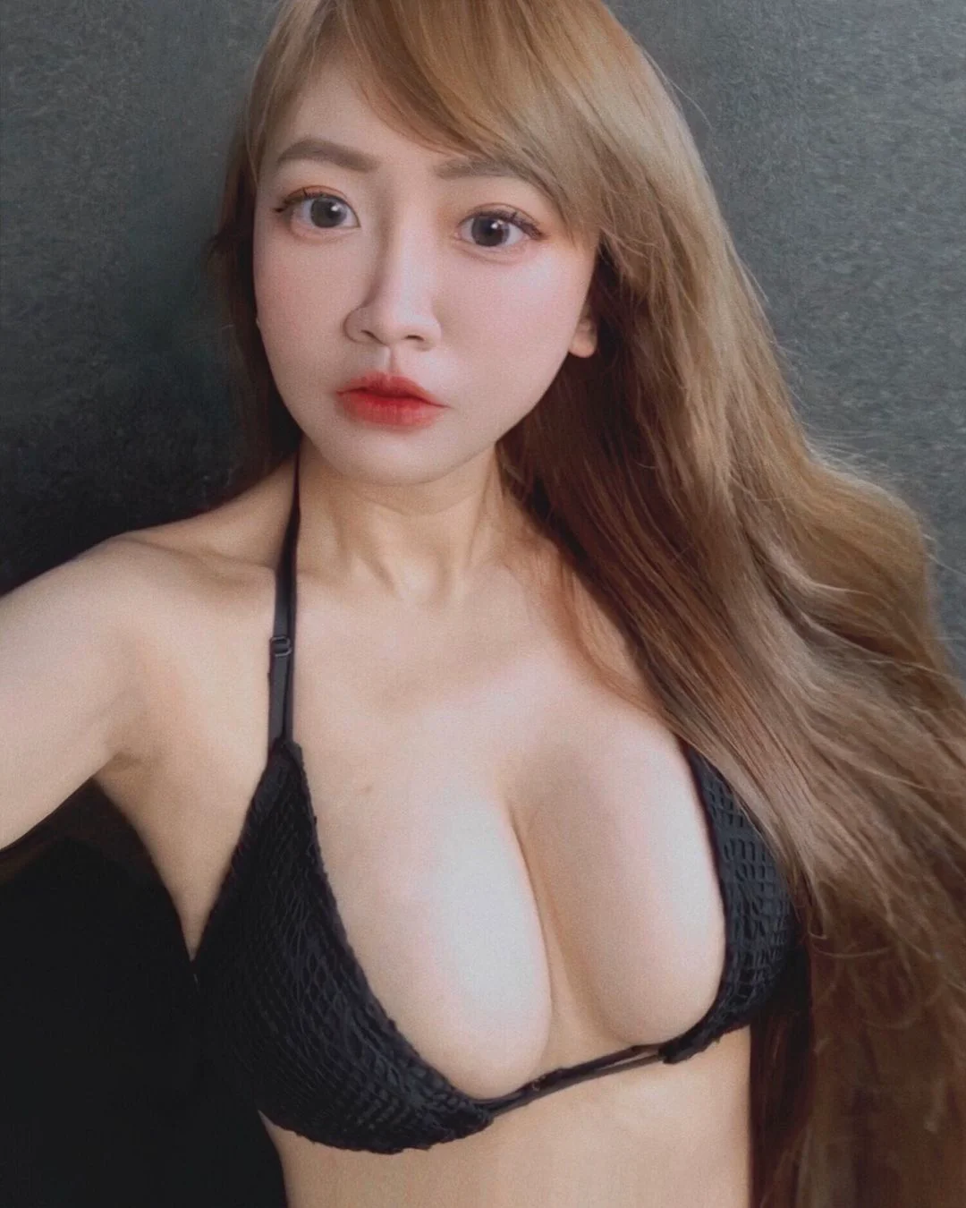 巨乳小隻馬「甜萌工程師」名叫小小　但胸前乳量一點也不小 - 網路美女