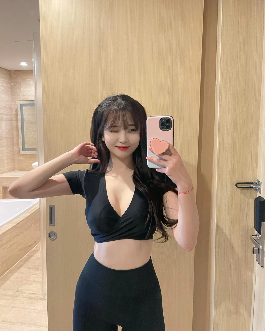 雙馬尾「童顏巨乳正妹」泳池濕身！超不科學「天使臉魔鬼身」反差萌迷倒上萬人！ - 網路美女