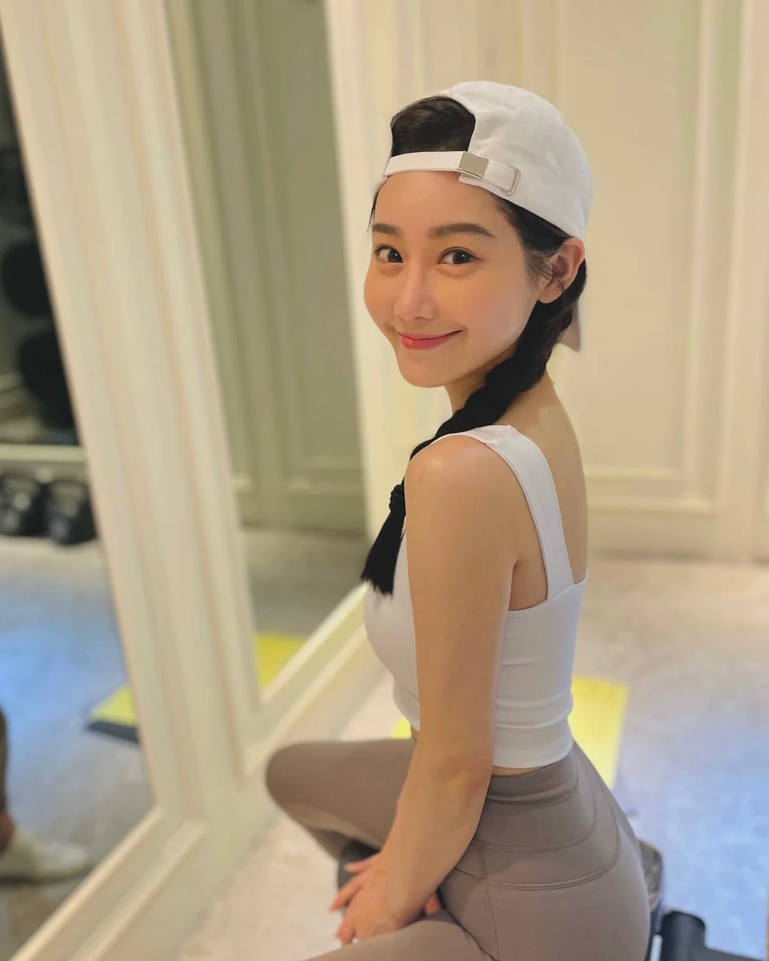 「無名正妹」甜美力一絲不變，「性感香肩搭燦笑」讓粉絲秒脫單 - 網路美女
