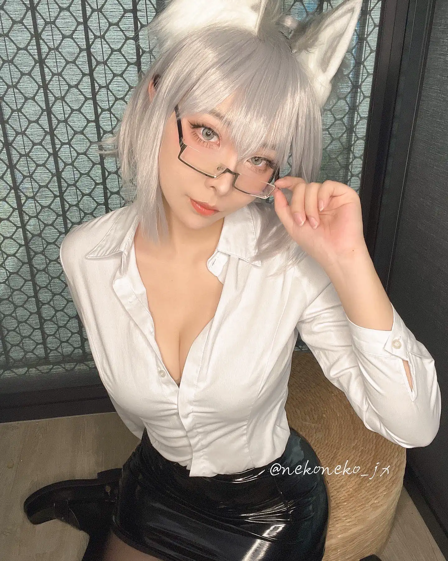 爆乳Coser胸頂手搖飲…　「真‧波霸奶」畫面一出清涼消暑網友嗨翻～ - 網路美女