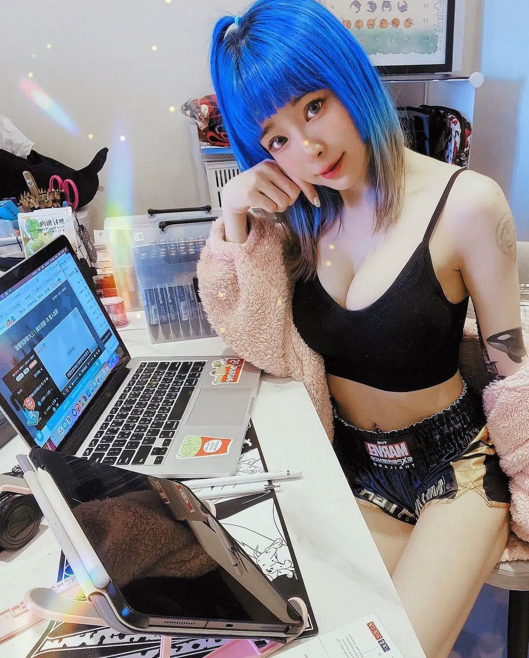 火辣DJ「紀嵐」巨猛炸彈刷存在感，各動作被「雙球狂卡」超困擾 - 網路美女