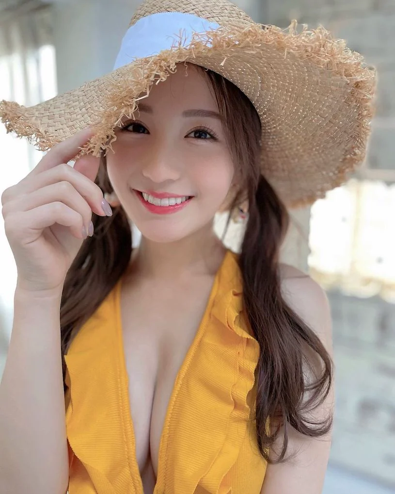 東京巨蛋「超可愛啤酒正妹」，F罩杯美乳「曲線太性感」！ - 網路美女
