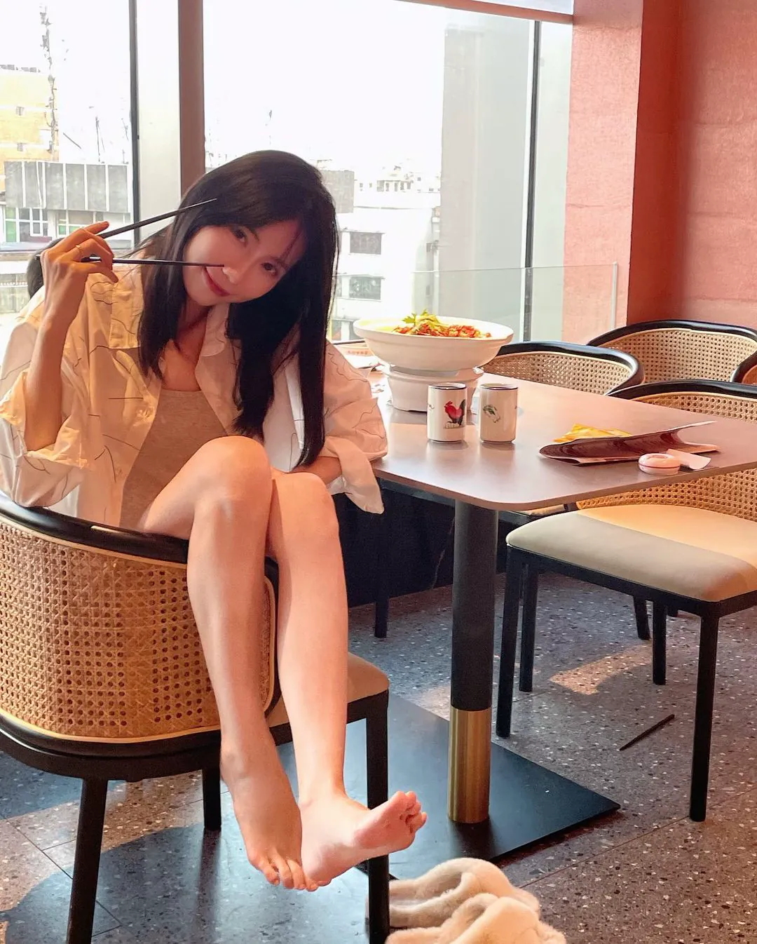 足控最愛！「蘇同學」稚嫩玉腿超誘惑，「從大腿到腳趾」都被腿控列極品 - 網路美女