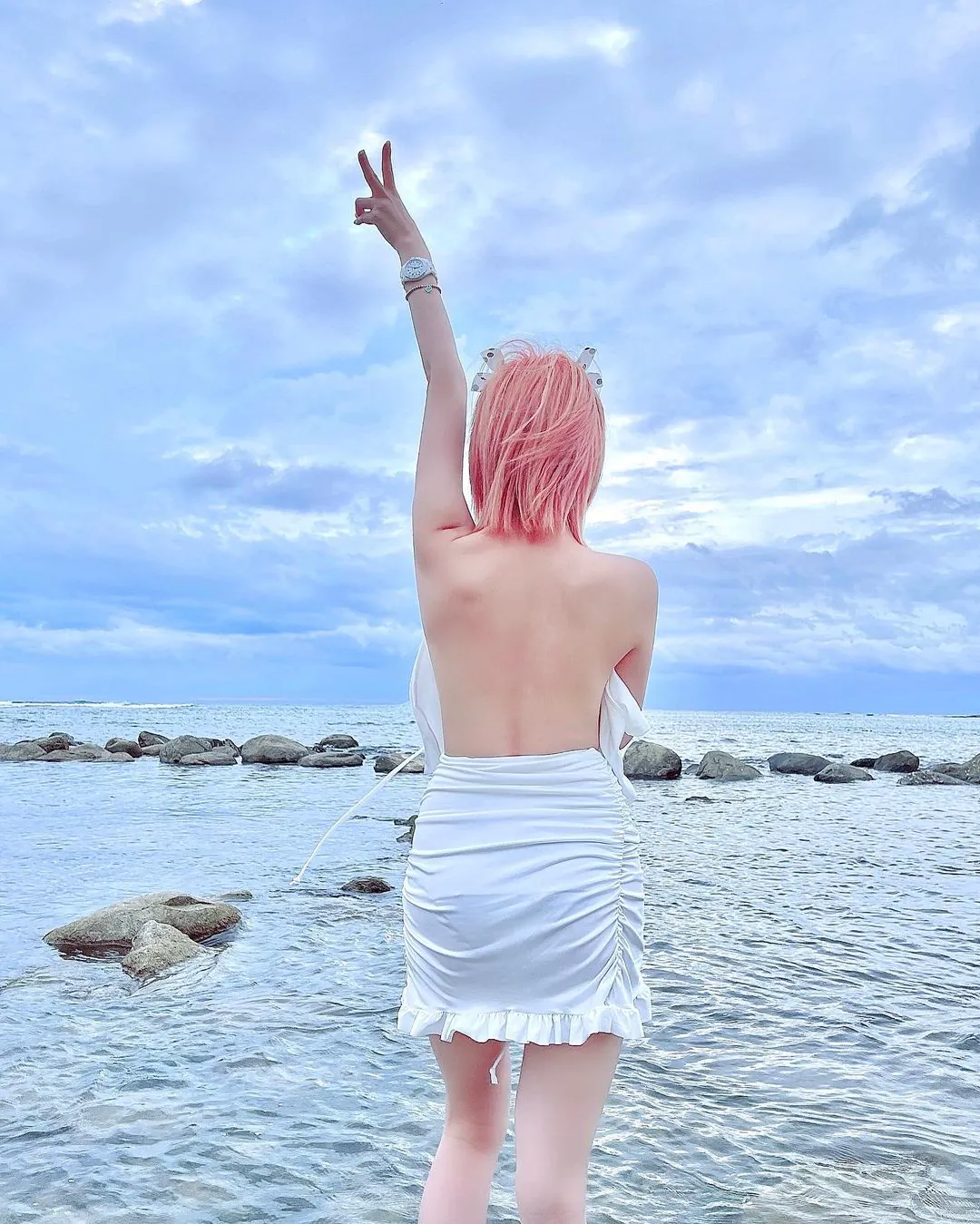 性感女神「Minnie妮妮」戶外大膽脫衣高喊：回歸大自然！ - 網路美女