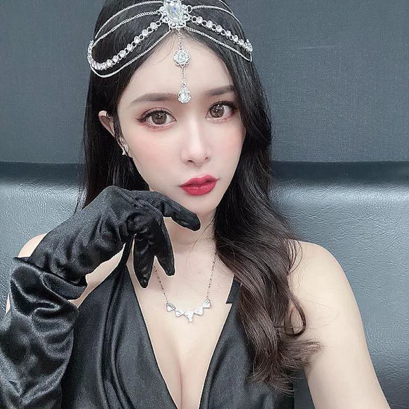 正妹「Dona」美豔公主風好撩人，「白嫩曲線」誘惑到不行！ - 網路美女