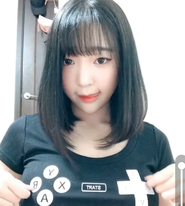 「清甜猛乳妹」送粉絲最新立體搖桿，「邪惡按鍵」越按越敏感！ - 網路美女