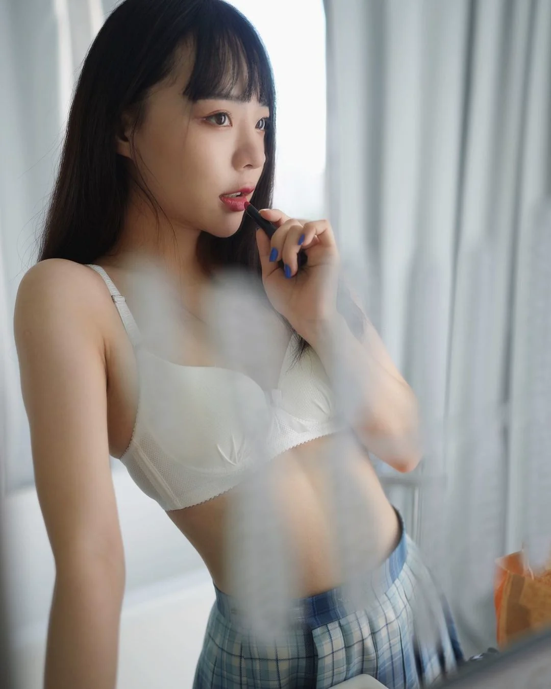媚眼少女「多娜」私畫面曝光，「渾圓雙峰」搭窈窕腰線超誘人 - 網路美女