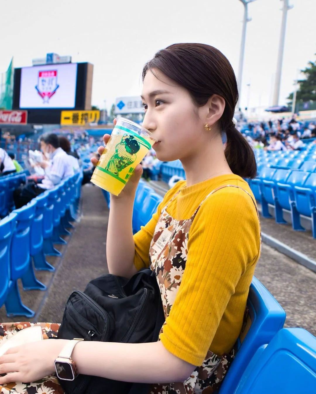 球場邊驚見「和服女王」，「空靈感甜笑」讓人戀愛　網讚：貓嘴超可愛 - 網路美女