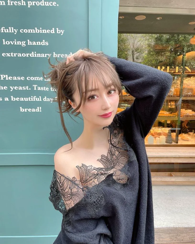 中日混血正妹「露肩裝好辣」，「雄厚美乳實力」讓人驚豔！ - 網路美女