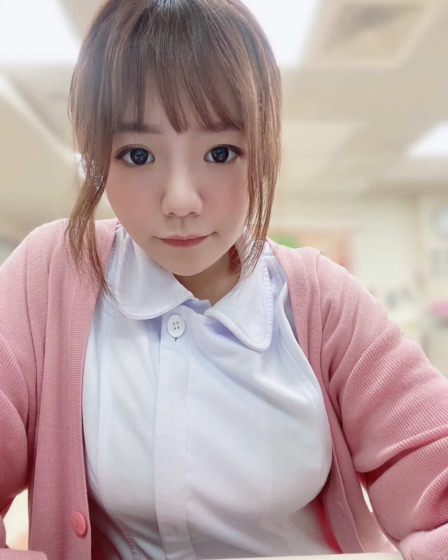 加護病房護理師「依依」制服底下藏飽滿曲線　下班才解放豪乳 - 網路美女