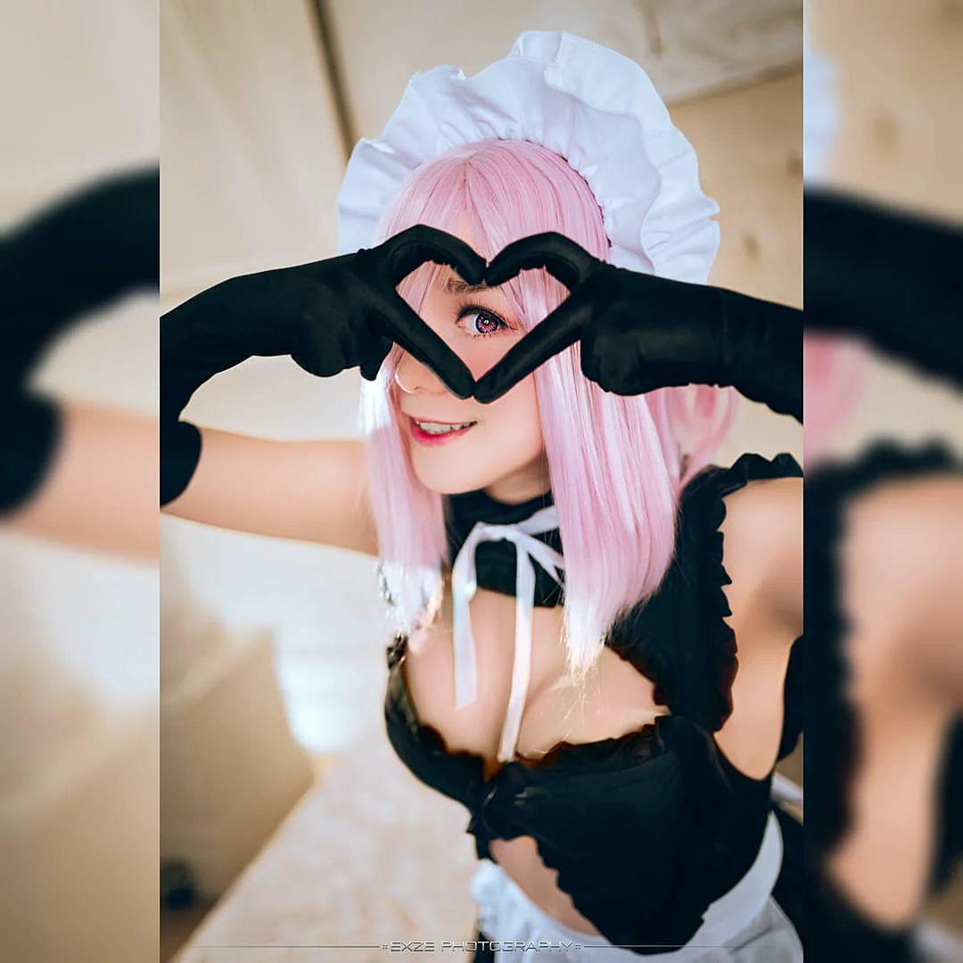 這招很可以！萌系正妹Coser曬美腿照　修長美腿配上黑絲襪畫面香爆～ - 網路美女