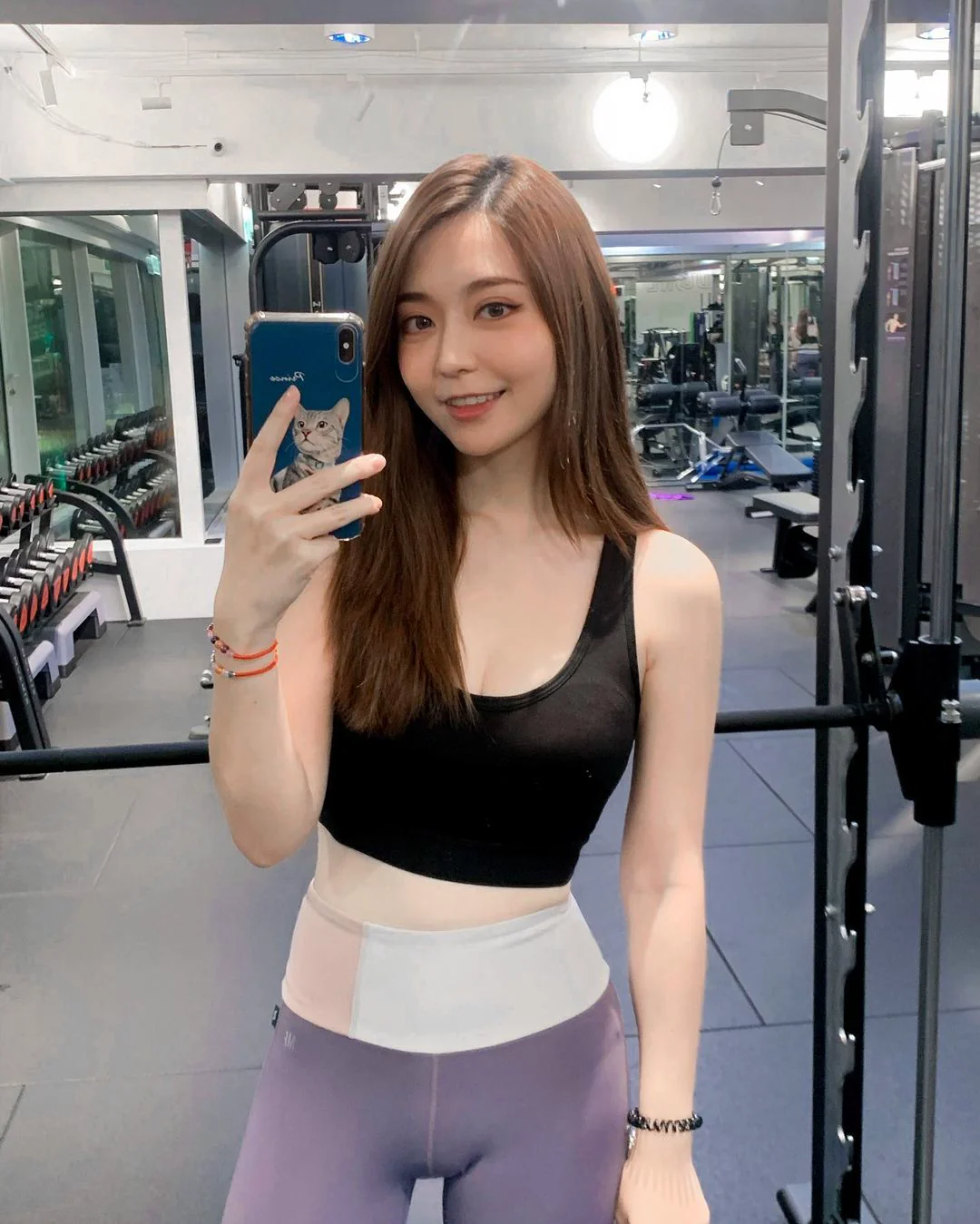 「電機系朴信惠」笑容清新讓人瞬間戀愛！海邊散步秀超健康「渾圓蜜桃」 - 網路美女