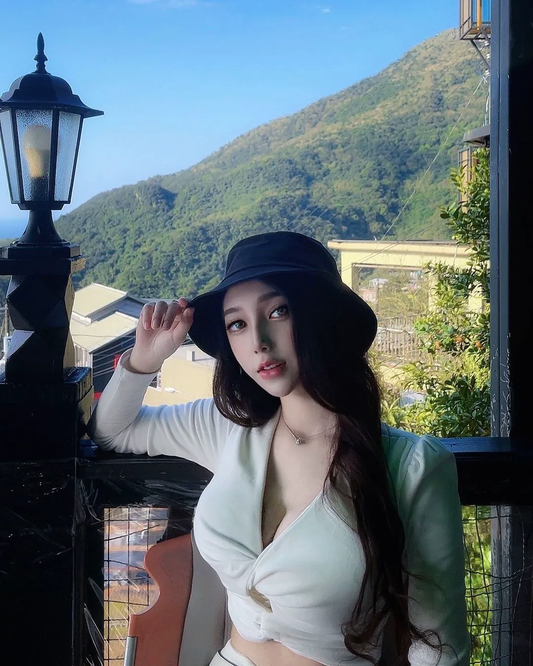 九份茶樓出現「美乳正妹」Miko米可！「事業線小蠻腰」讓人無暇看風景！ - 網路美女
