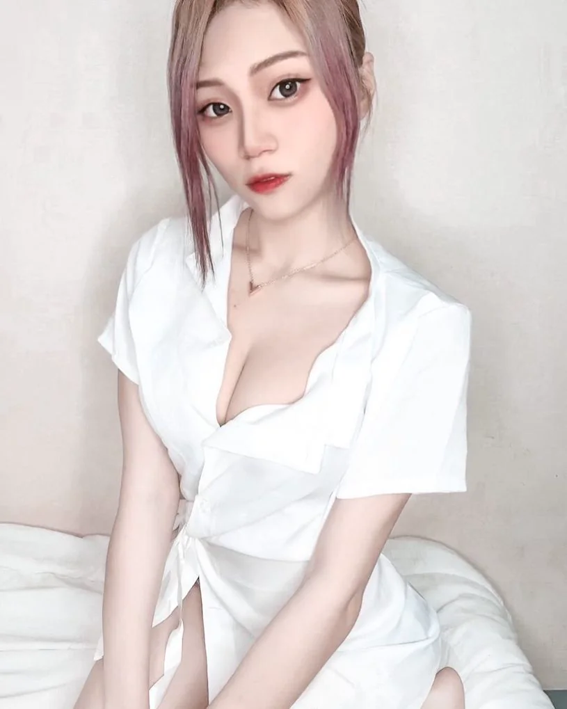 安平漁港超火辣正妹老闆娘「Remi」，「側面S曲線」有夠養眼！ - 網路美女