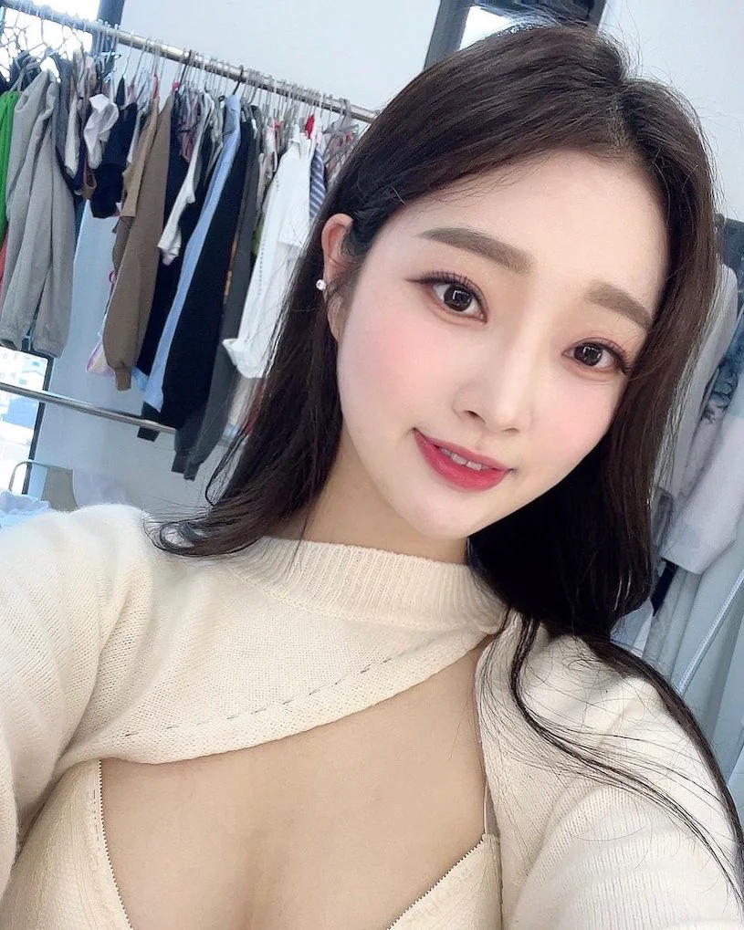 梨花女子大學「超甜美小姐姐」，主修小提琴「曲線超火辣」！ - 網路美女