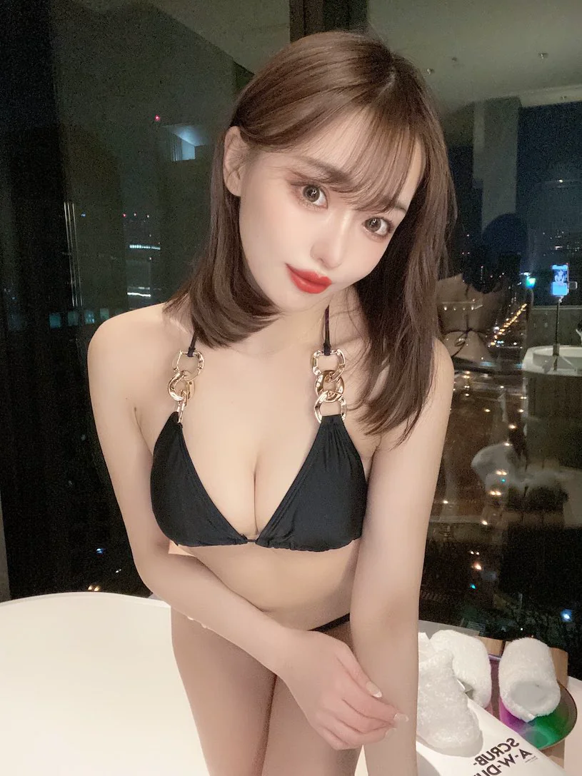 寫真界「超激辣長腿正妹」，轉過身的美臀視角也辣翻！ - 網路美女