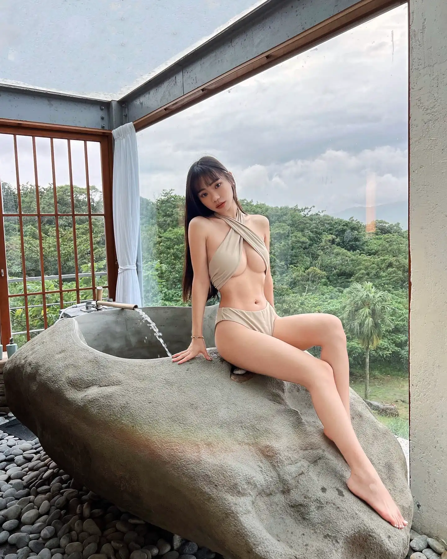 性感尤物「杜雨Michelle」比基尼狂現「深刻腹肌」，「鮮嫩欲垂」的美乳也超養眼 - 網路美女
