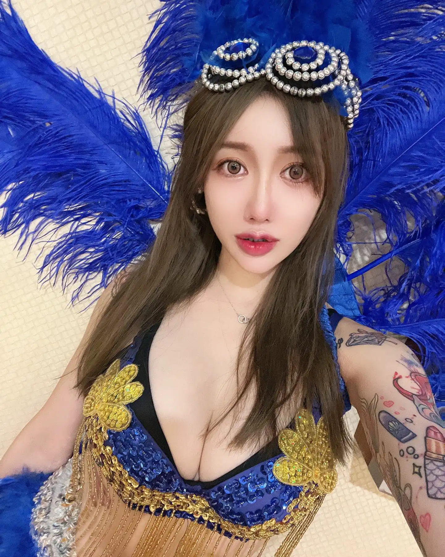 火辣森巴舞女郎「FISH葉魚魚」秀性感蜜腿　曼妙身材好撩慾 - 網路美女