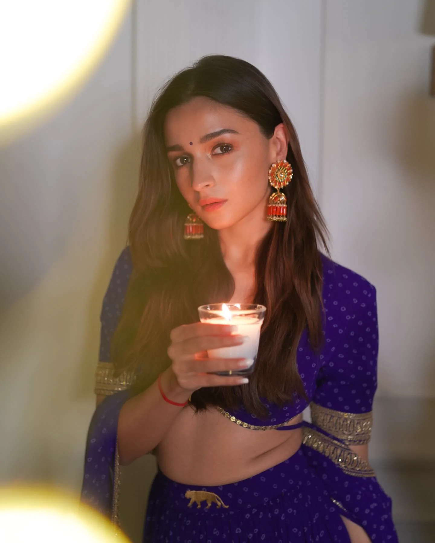 女力爆發！孟買女帝《Alia Bhatt》遭拐賣下海　逆襲成功做黑幫女王呼風喚雨 - 網路美女