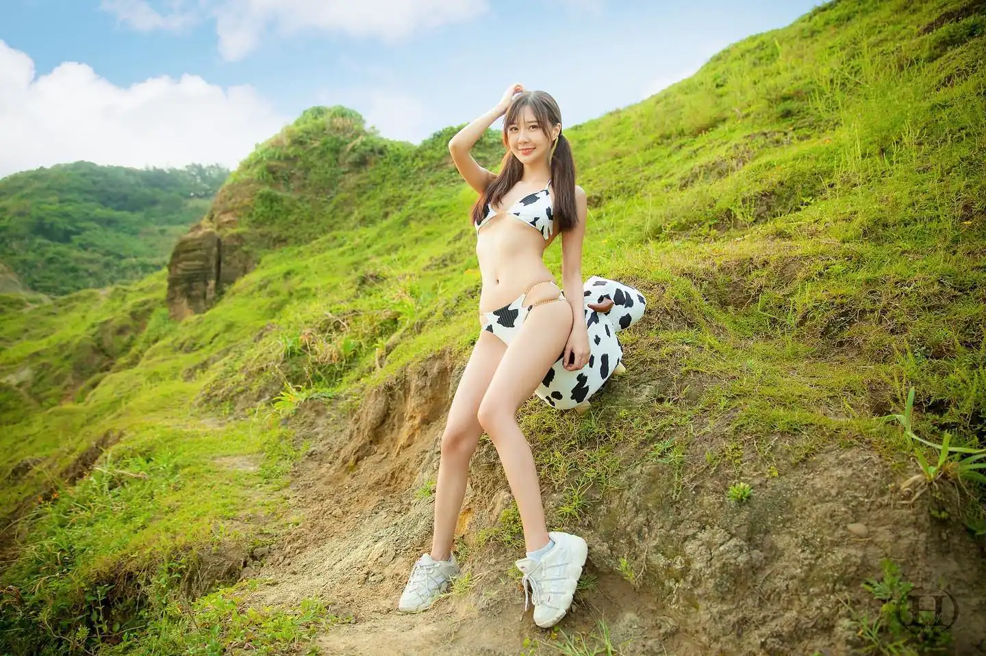 八里驚見牛乳妹「羽晴Min」，美景搭美體又現「美嫩雙峰」讓粉絲擠爆領養 - 網路美女