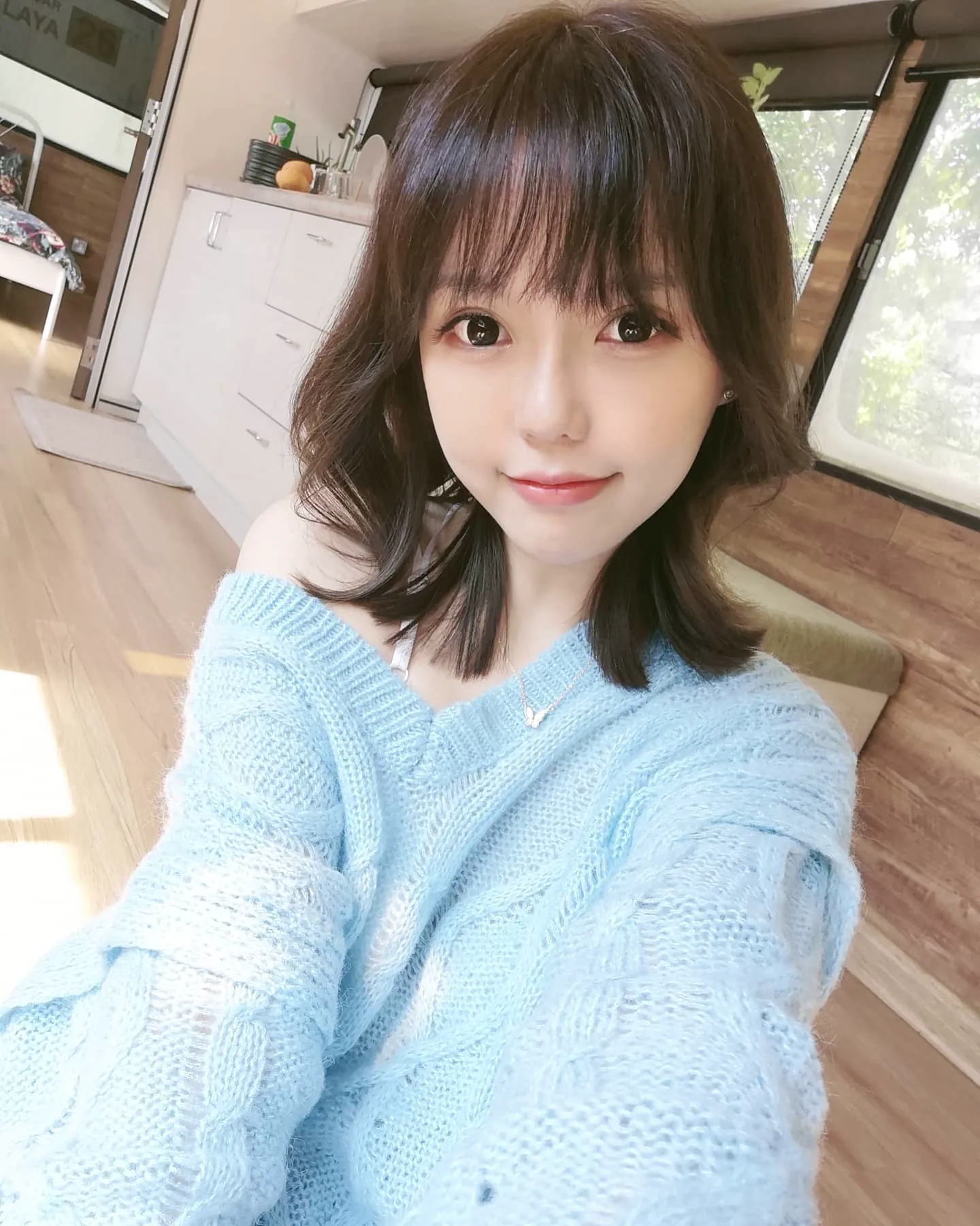 清純鄰家系正妹自曝運動全靠健身環　「露乳溝秀纖腰」好身材藏不住！ - 網路美女