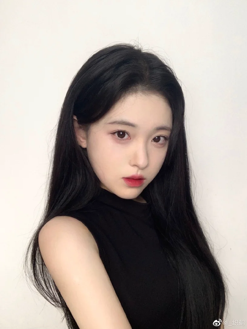 可愛美少女「臉蛋越來越稚嫩」，「誘惑小紅唇」魅力太強大！ - 網路美女