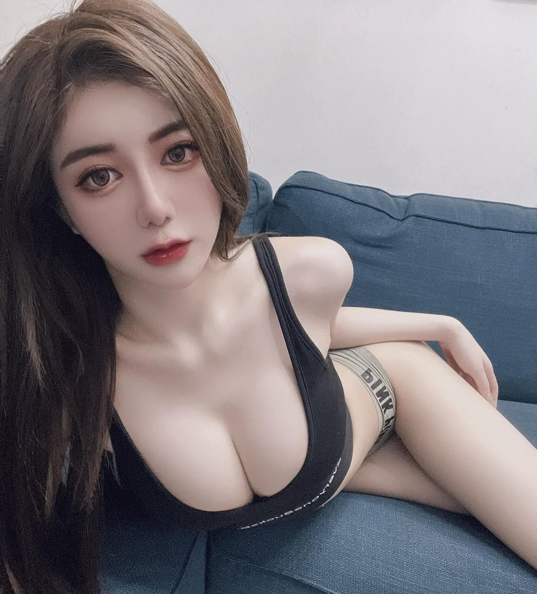性感甜心「天燈妹」巨乳細腰超犯規！爆乳洋裝挺「雪白北半球」辣得好誇張！ - 網路美女