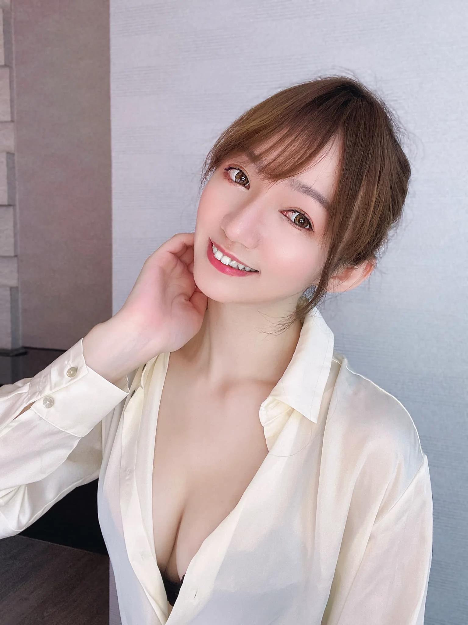 173 cm 美模「珊莎」泡湯去！泳衣放風「超兇長輩」揭腳部冰冷原因 - 網路美女