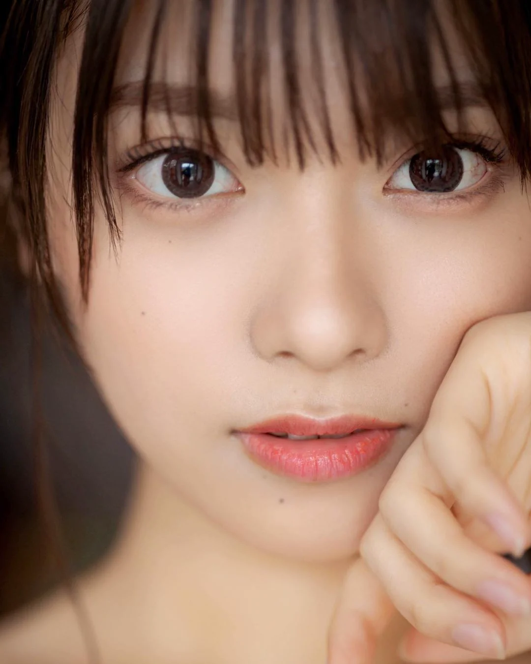 甜美可愛的「大眼櫻花妹」居然很有料！海邊比基尼挺「白皙嫩乳」拍寫真啦！ - 網路美女