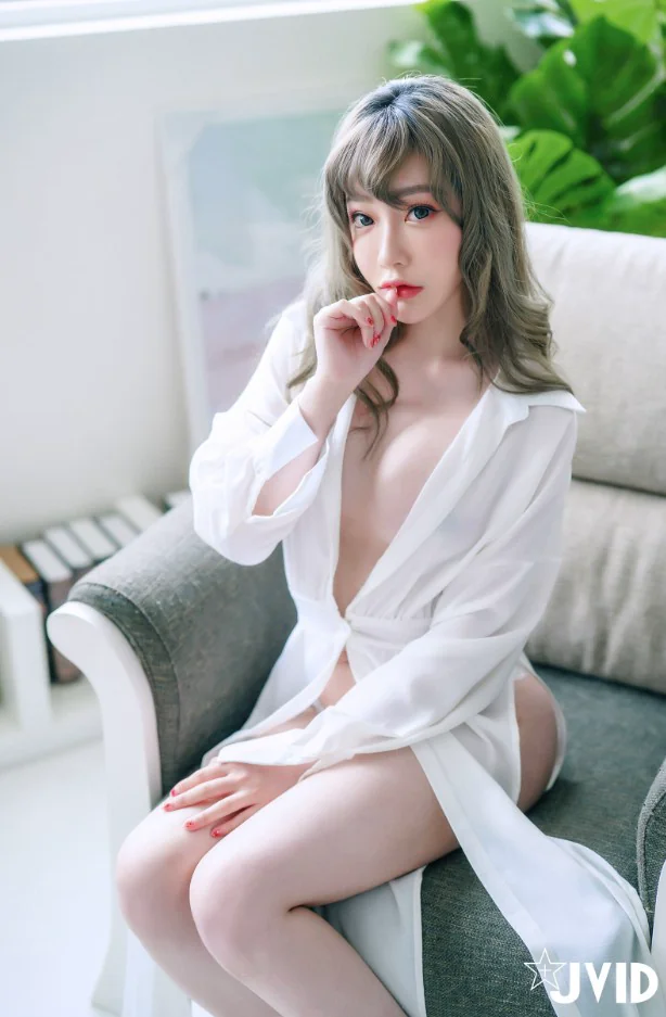 老司機都知道的狠角色！JKF 女郎「璃奈醬」現身跑車派對...超兇穿搭讓人暈了 - 網路美女
