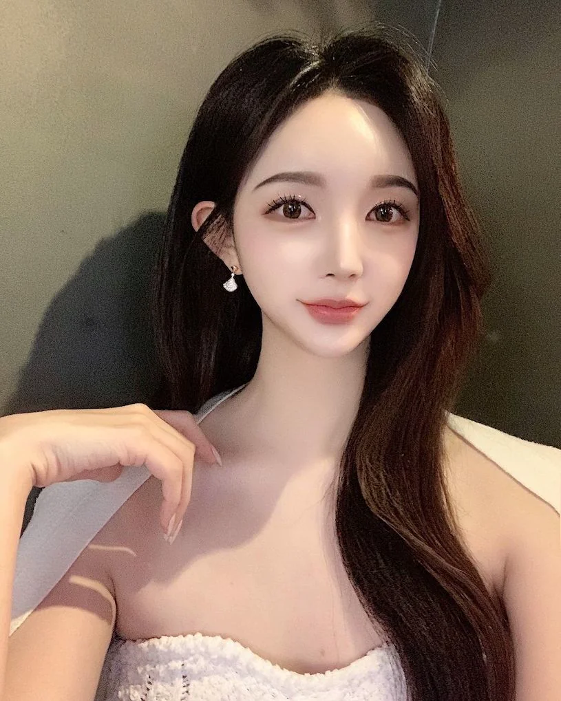 IG火辣設計師「曲線好優質」，「火辣纖腰巨乳」太挑逗了！ - 網路美女