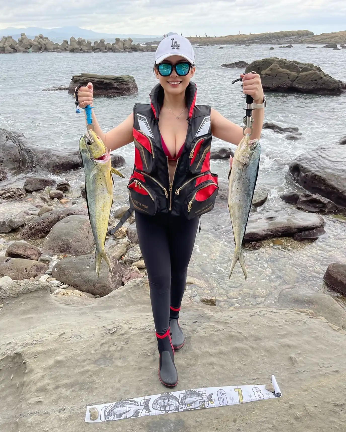 天才小釣手「Aurora Lee 歐拉」爆乳引魚上鉤　網友：釣到我了 - 網路美女