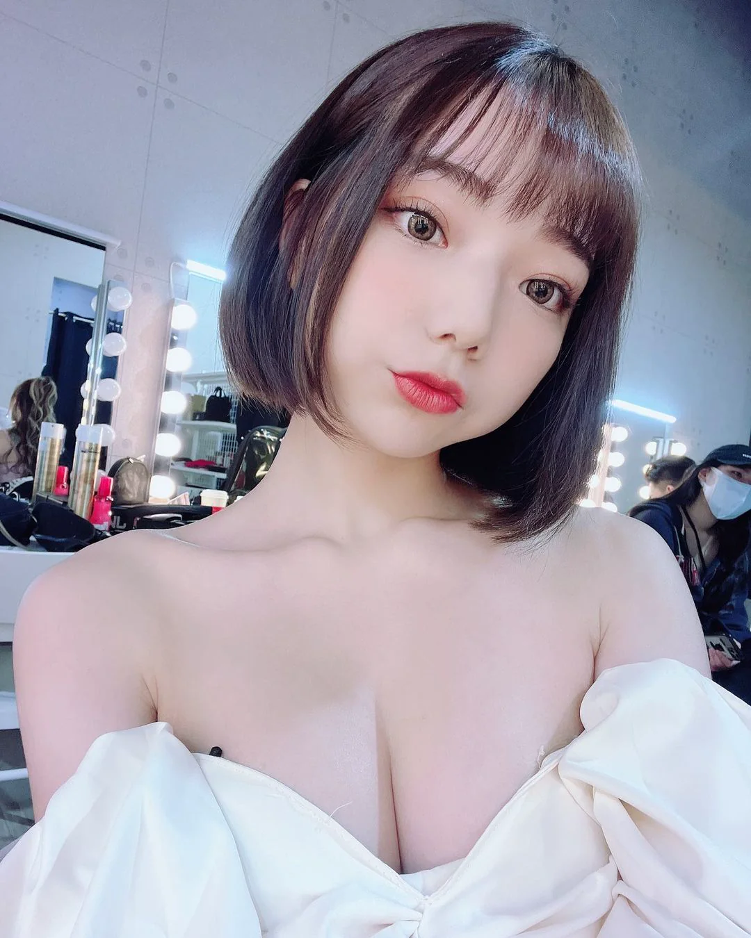 JKF 百大女神「啾啾」現身 CAR WALK 愛車嘻哈派對！「紅色穿搭」讓網友陷入瘋狂 - 網路美女
