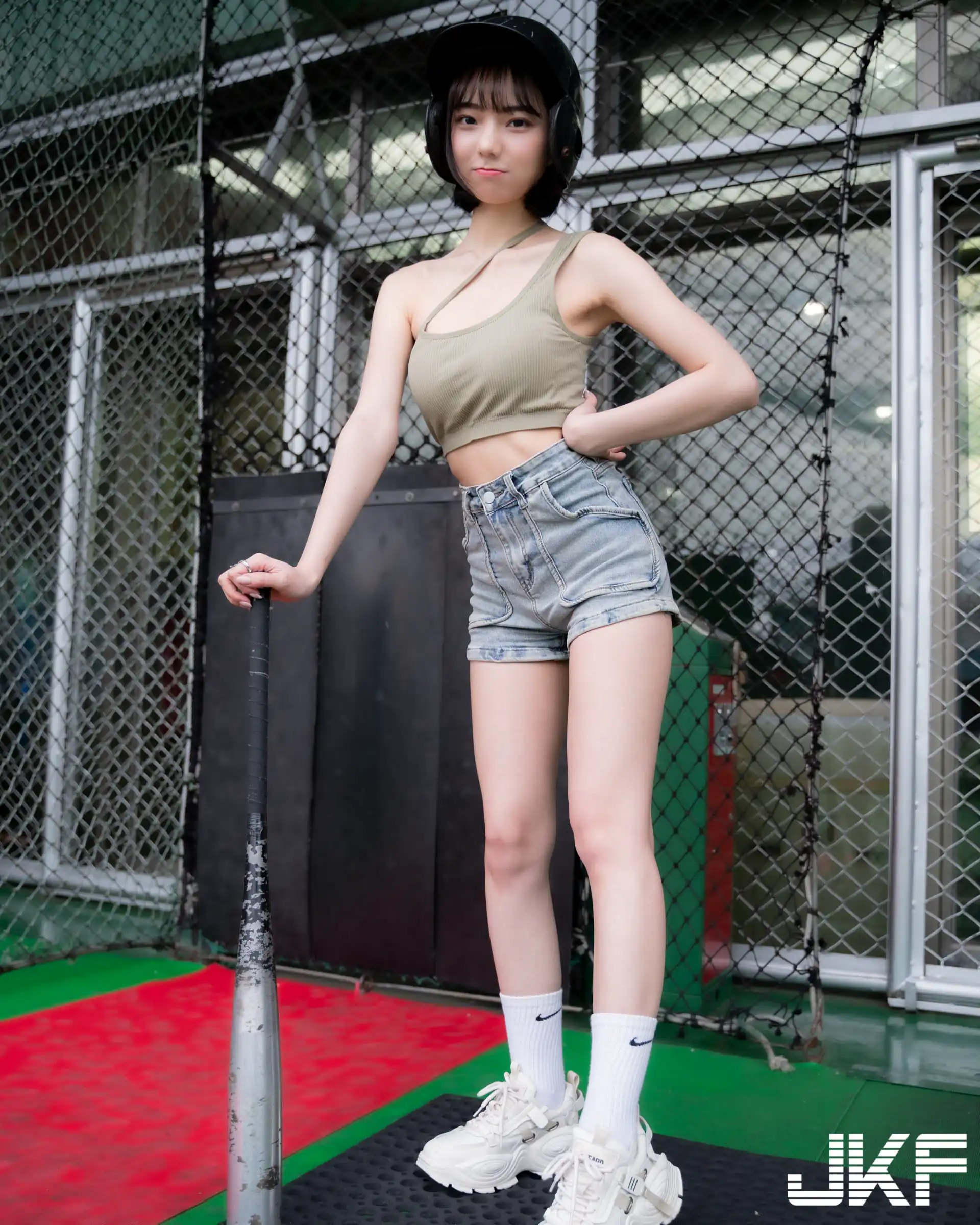 西門町大魯閣「氣質天菜女孩」美腿超誘人！可愛外型散發滿滿氣質～ - 網路美女