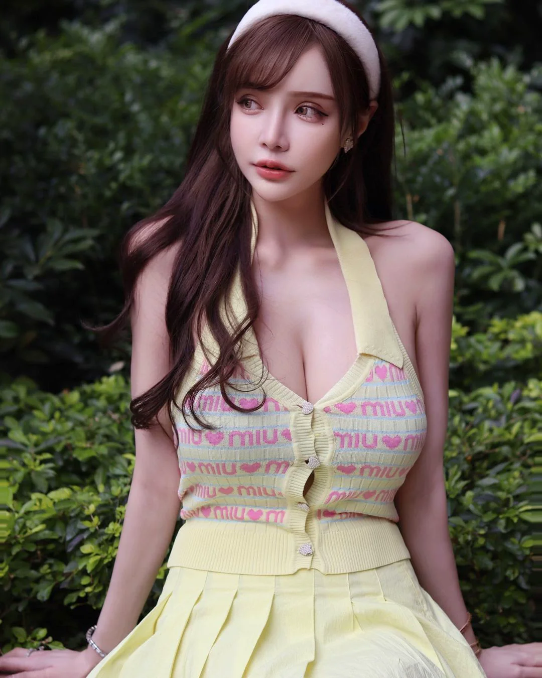 天氣熱了多喝水！真人版娜美「元欣」曬比基尼穿搭...不科學畫面引網友狂刷愛心 - 網路美女