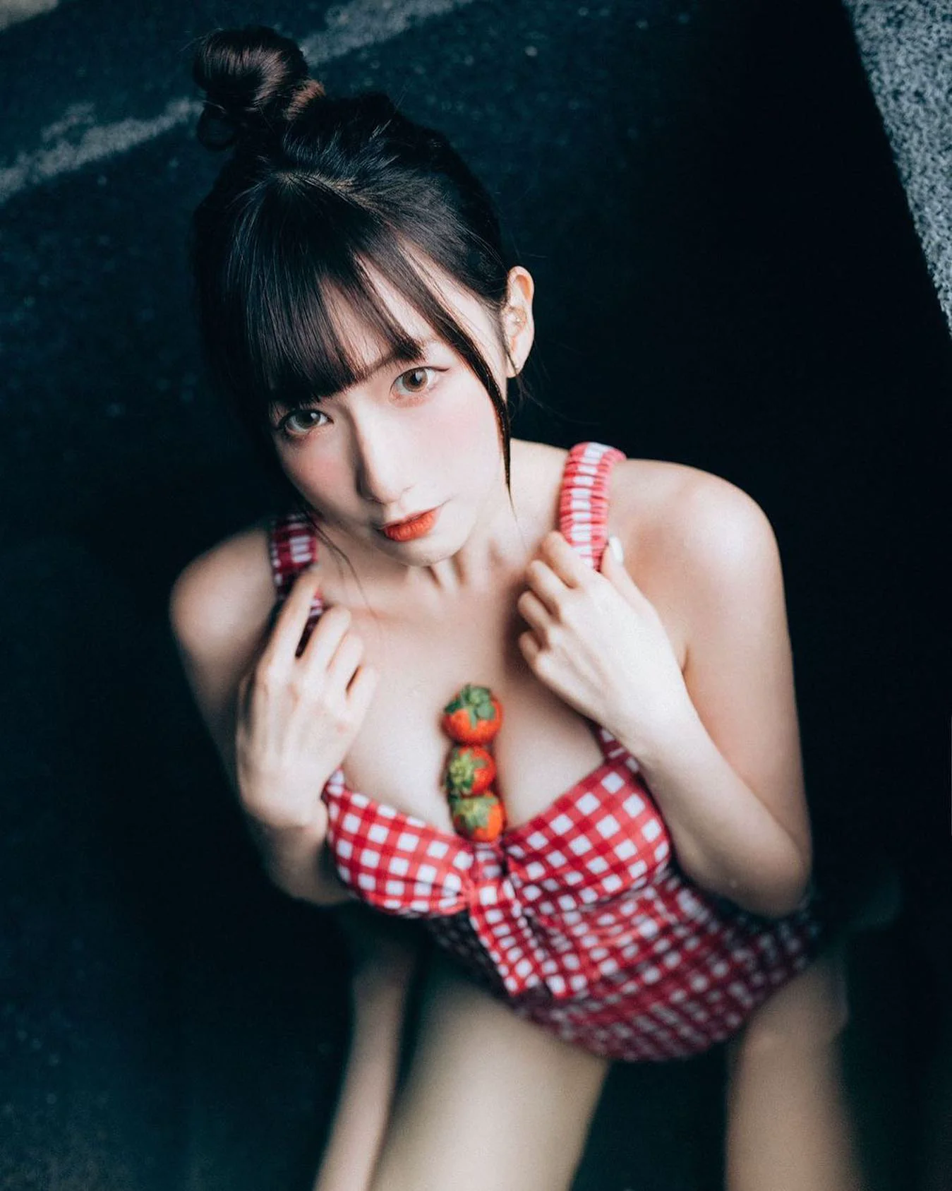 清純大四生「柯姿」現榨濃厚草莓牛奶　網友：多少我都喝！ - 網路美女