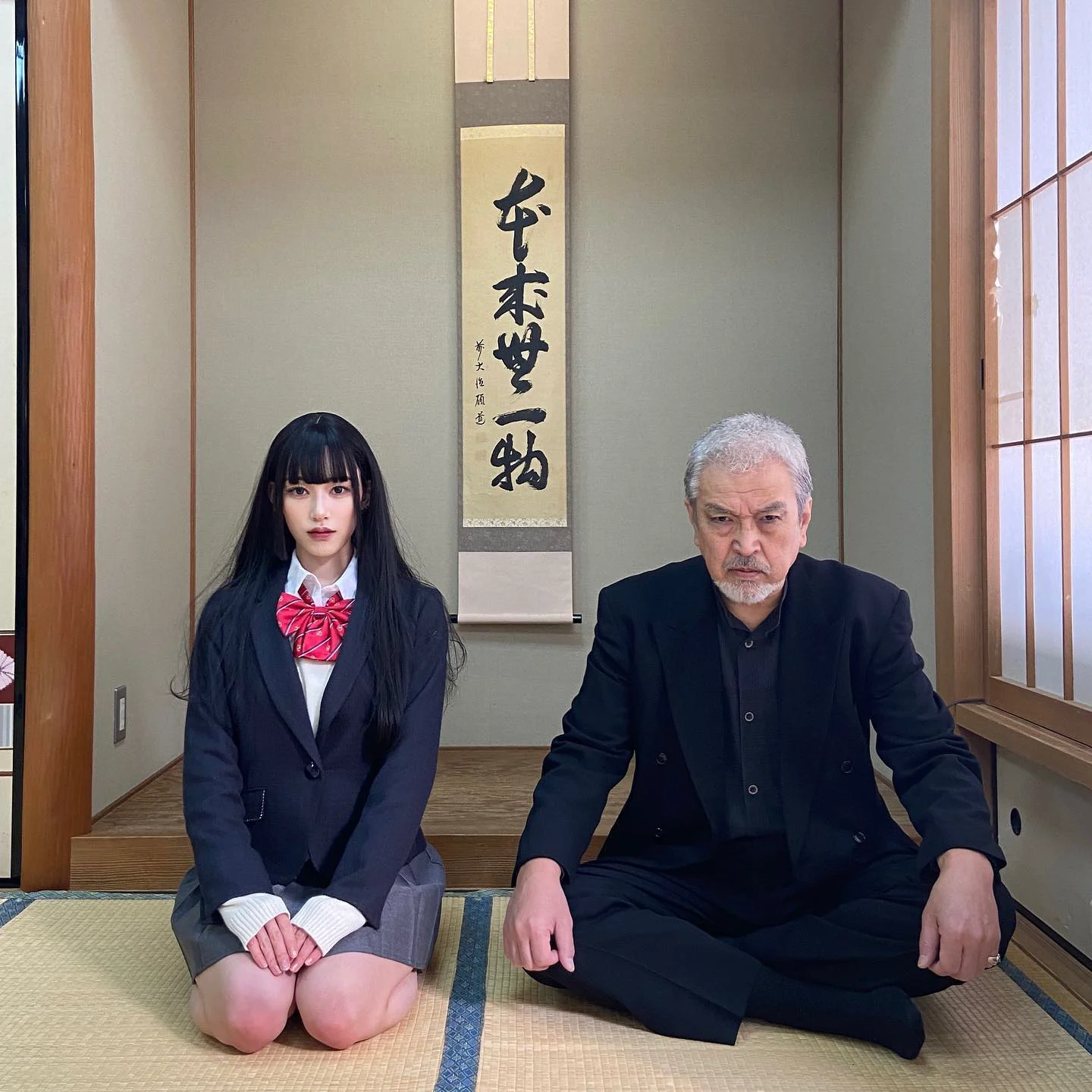 日本極道家族爆紅？！黑道老大與愛女合體攝　暴力VS.性感同框創造衝擊美 - 網路美女