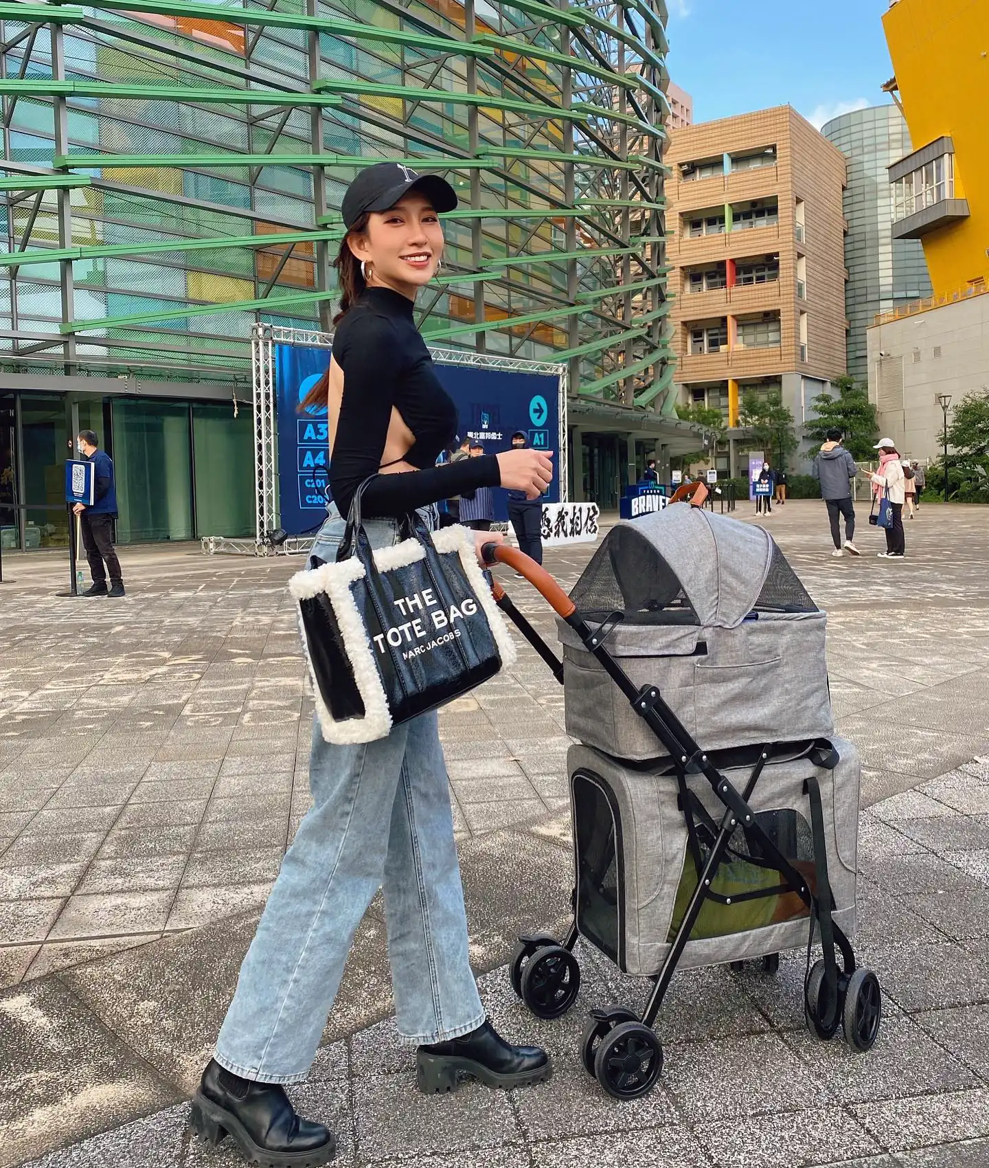 「混血系闆娘」上街穿得太犯規，側身秒掏「銷魂半球線」讓路人超驚艷 - 網路美女