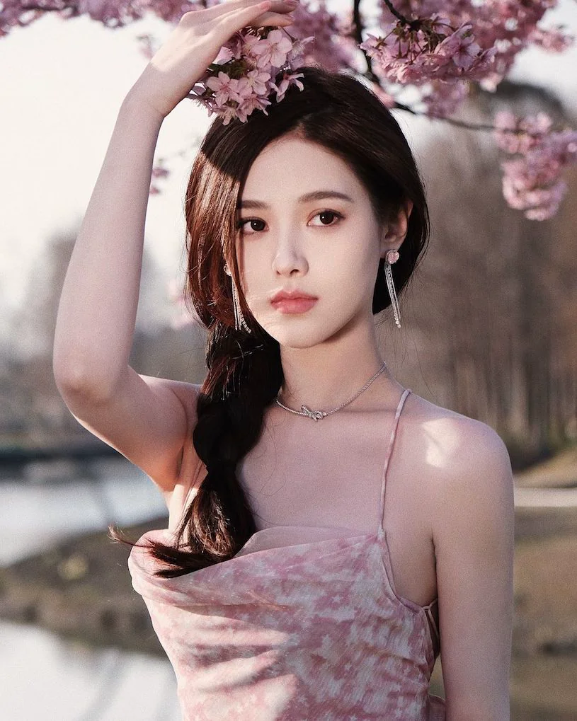 甜心小廚娘「長腿好逆天」，「沙灘辣照」好比例讓人心動！ - 網路美女