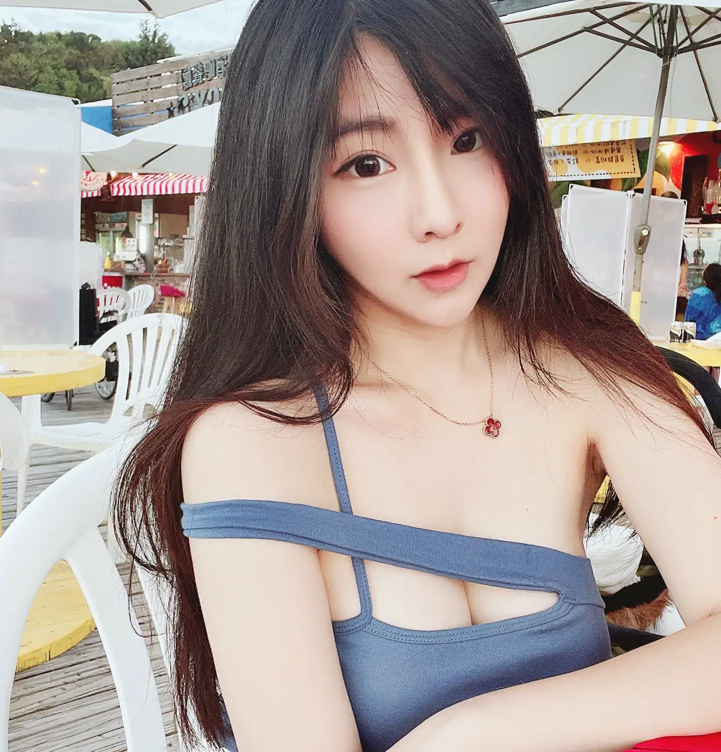 清新正妹「薯兒Hamster」大眼甜笑超魅力，「雙峰玉腿」猛攻讓人不敢錯過 - 網路美女