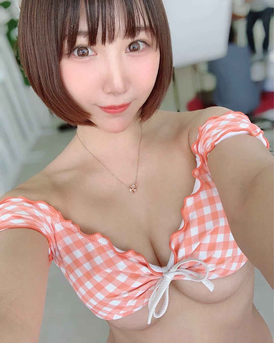 「乳製品女神」就愛穿不合身的衣服！點開 IG 盡是滿滿「H 級南半球」福利 - 網路美女