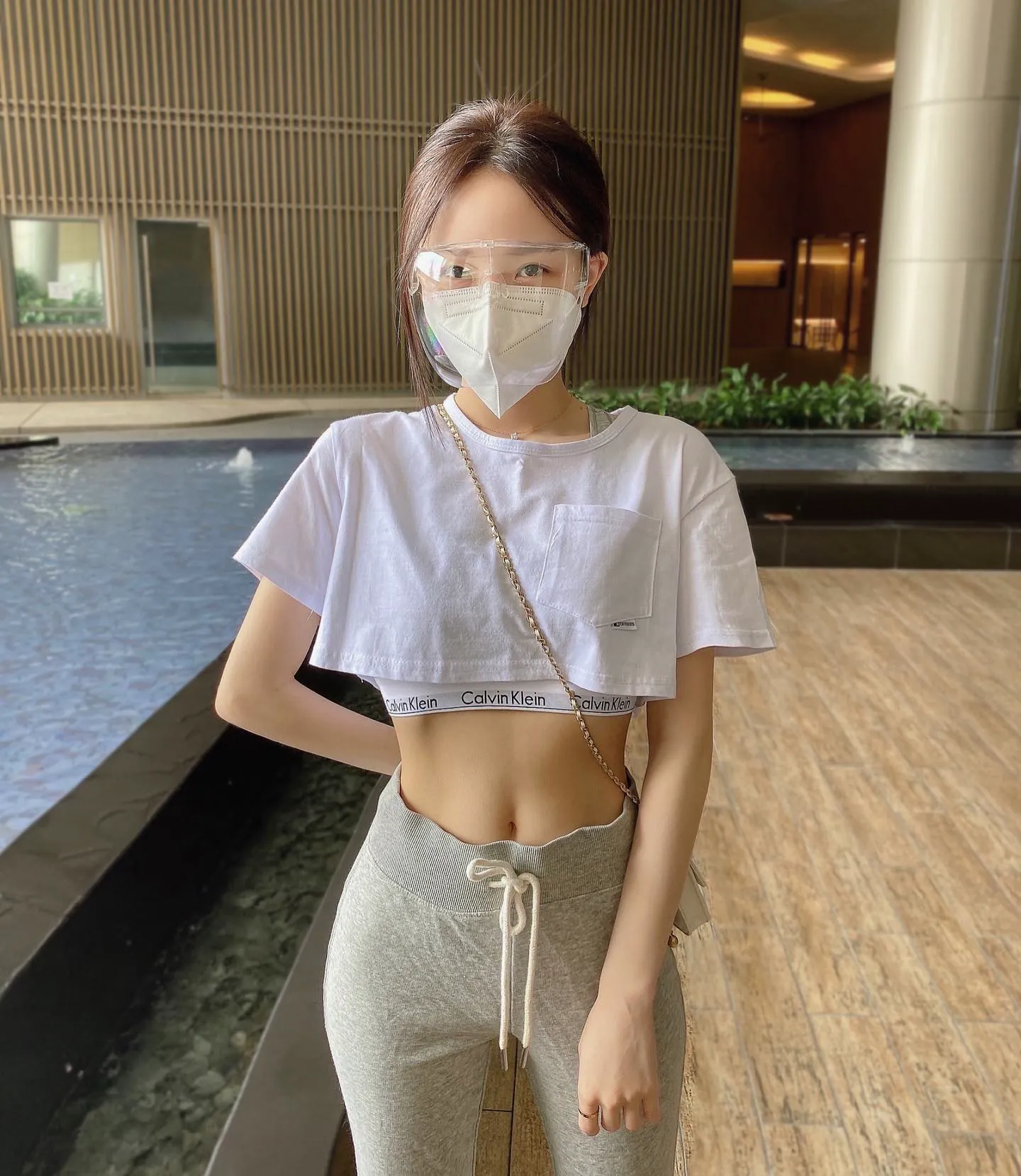 「大馬清新妹」美臉被遮輪蠻腰上陣，「極細螞蟻腰」讓褲子有夠啷 - 網路美女